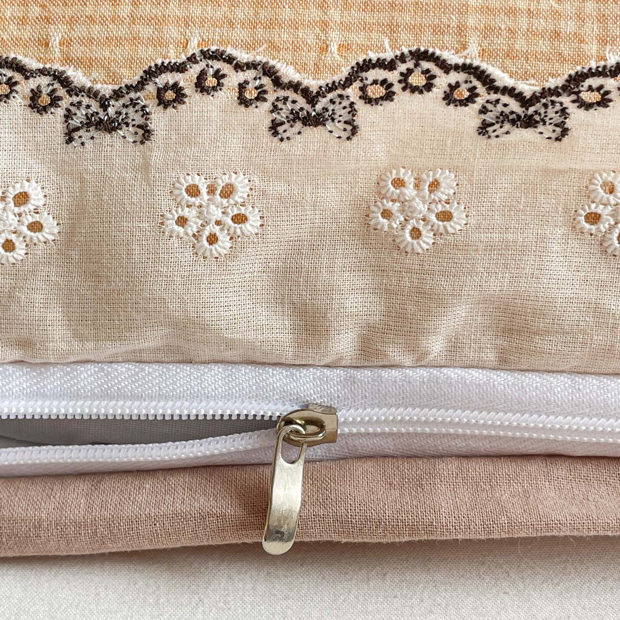 91家纺网 家纺一手货源 找家纺 梦叶草 2026新款全棉马卡龙蕾丝荞麦枕法式风枕枕头枕芯 马卡龙蕾丝荞麦枕-橙色