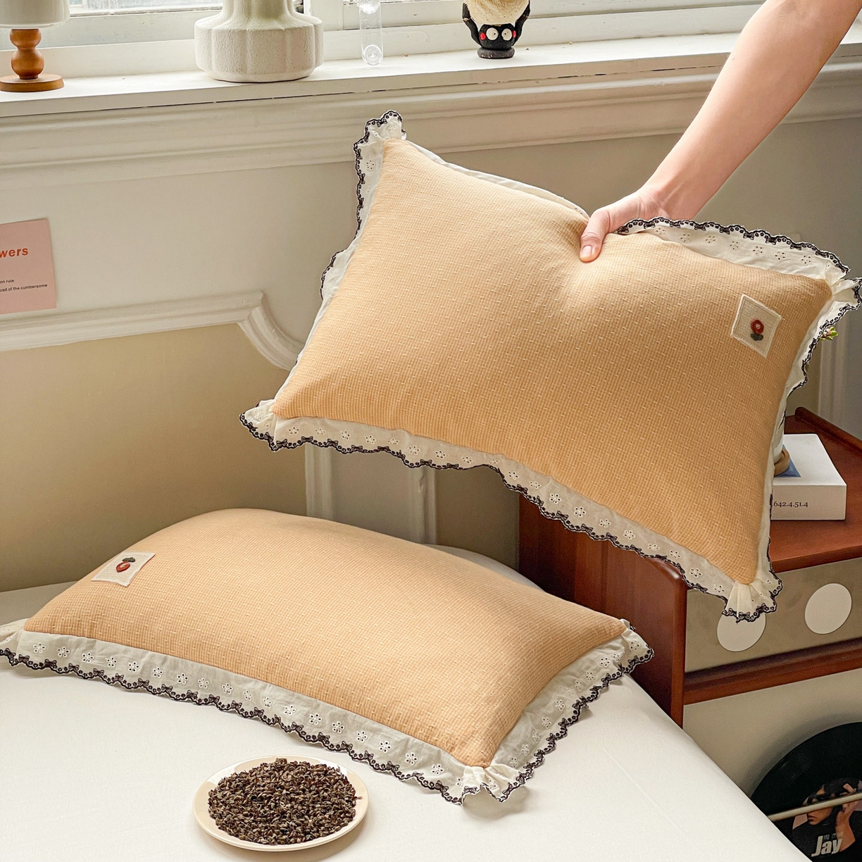 91家纺网 家纺一手货源 找家纺 梦叶草 2026新款全棉马卡龙蕾丝荞麦枕法式风枕枕头枕芯 马卡龙蕾丝荞麦枕-橙色