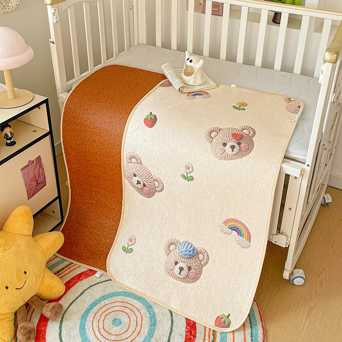 91家纺网 家纺一手货源 找家纺 富馨莱 2026新款幼儿园古藤席冰丝席双面可用儿童凉席双面凉感 彩虹熊