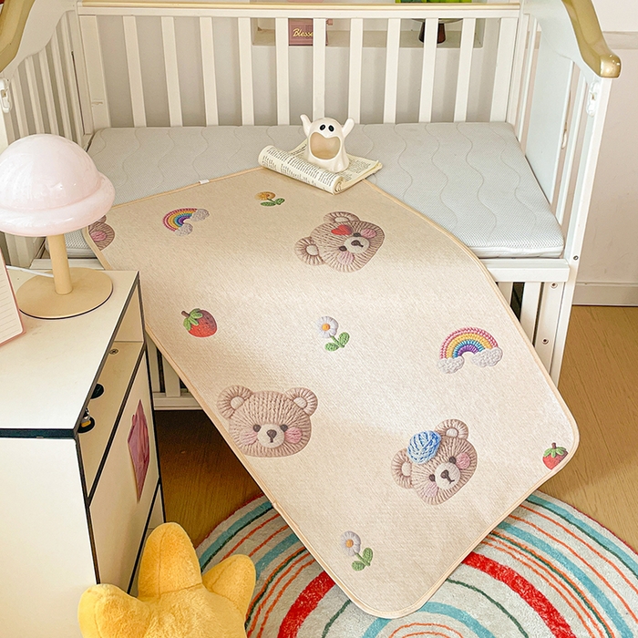 91家纺网 家纺一手货源 找家纺 富馨莱 2026新款幼儿园古藤席冰丝席双面可用儿童凉席双面凉感 彩虹熊