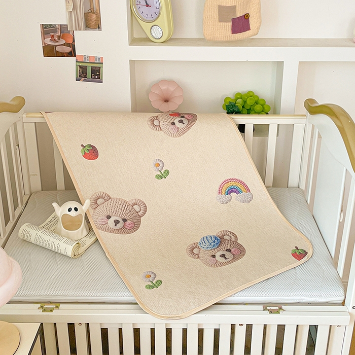 91家纺网 家纺一手货源 找家纺 富馨莱 2026新款幼儿园古藤席冰丝席双面可用儿童凉席双面凉感 彩虹熊