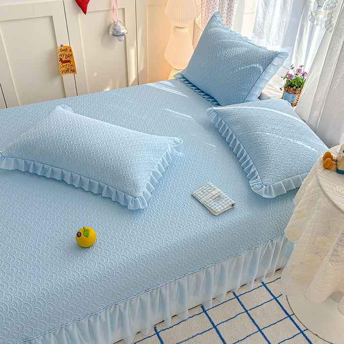 91家纺网 家纺一手货源 找家纺 冬然家纺 2026新款【快乐熊 云朵纹系列】冰豆豆凉席床裙款 云朵纹-蓝