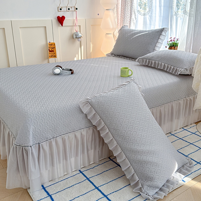 91家纺网 家纺一手货源 找家纺 冬然家纺 2026新款【快乐熊 云朵纹系列】冰豆豆凉席床裙款 云朵纹-灰