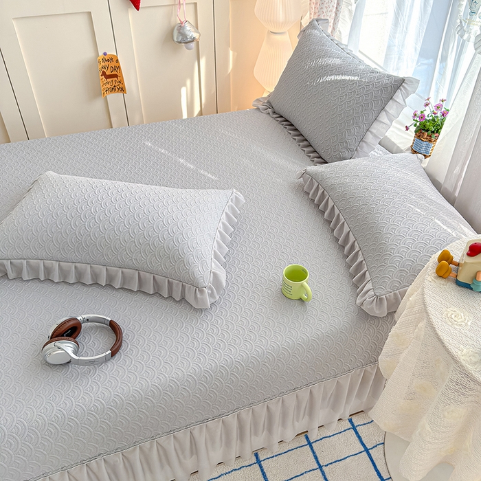 91家纺网 家纺一手货源 找家纺 冬然家纺 2026新款【快乐熊 云朵纹系列】冰豆豆凉席床裙款 云朵纹-灰