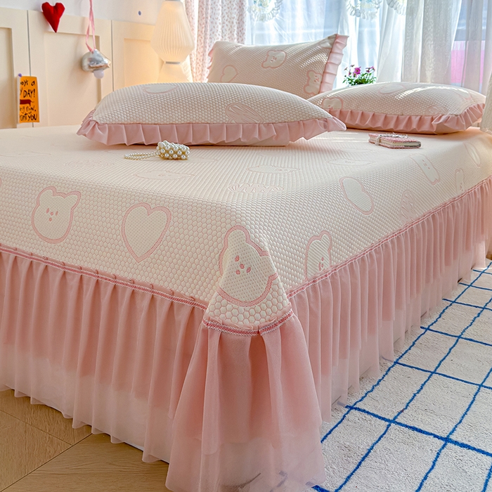 91家纺网 家纺一手货源 找家纺 冬然家纺 2026新款【快乐熊 云朵纹系列】冰豆豆凉席床裙款 快乐熊-粉