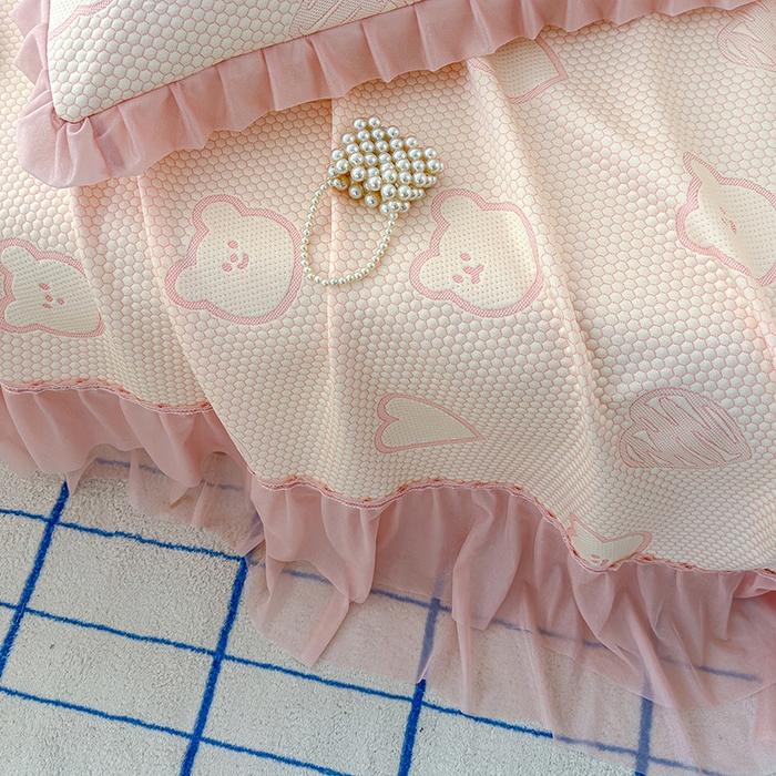 91家纺网 家纺一手货源 找家纺 冬然家纺 2026新款【快乐熊 云朵纹系列】冰豆豆凉席床裙款 快乐熊-粉