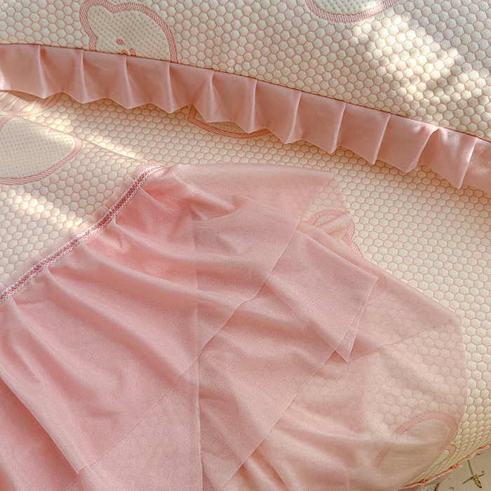 91家纺网 家纺一手货源 找家纺 冬然家纺 2026新款【快乐熊 云朵纹系列】冰豆豆凉席床裙款 快乐熊-粉