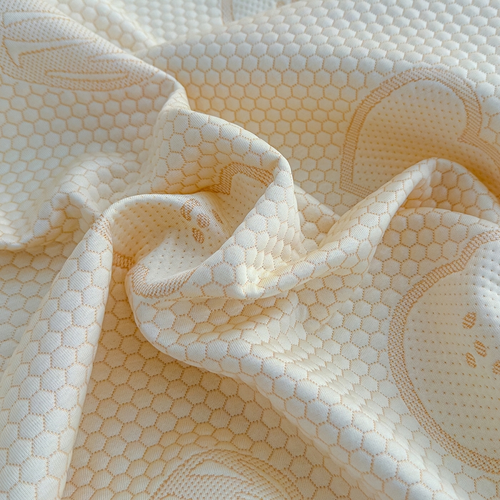 91家纺网 家纺一手货源 找家纺 冬然家纺 2026新款【快乐熊 云朵纹系列】冰豆豆凉席床裙款 快乐熊-白