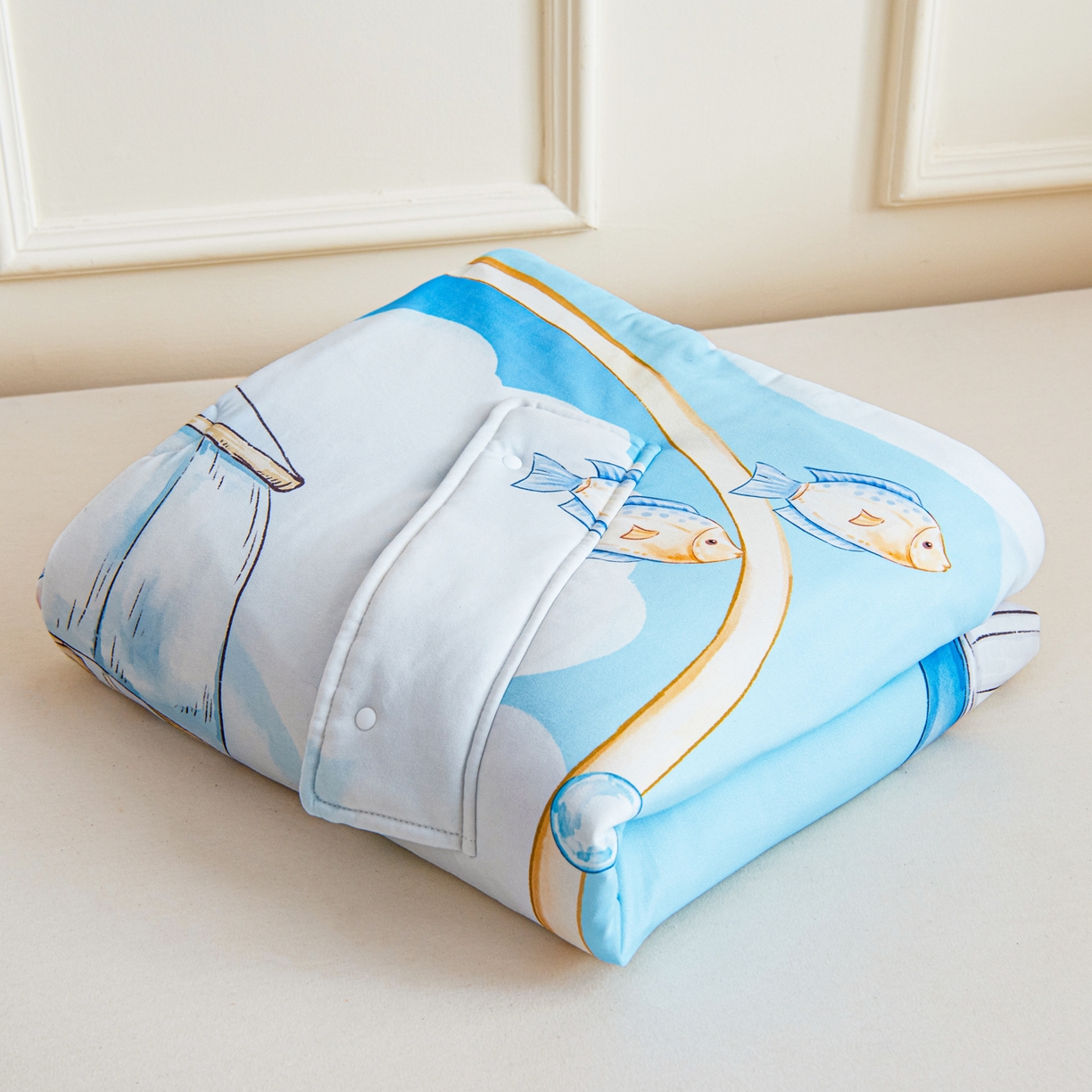 91家纺网 家纺一手货源 找家纺 吉咪兔家纺 2026新款桑蚕丝护肚防踢睡袋多功能盖毯宝宝夏被拥抱被儿童夏被儿童防踢被 鲸鱼飞船