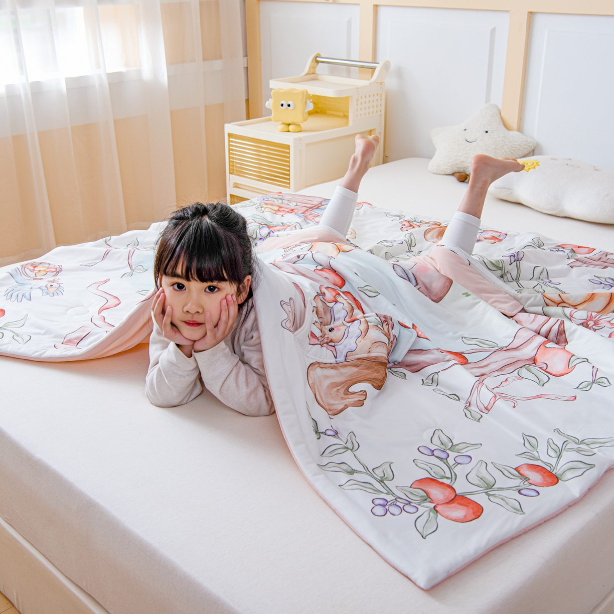 91家纺网 家纺一手货源 找家纺 吉咪兔家纺 2026新款桑蚕丝护肚防踢睡袋多功能盖毯宝宝夏被拥抱被儿童夏被儿童防踢被 丰收果园