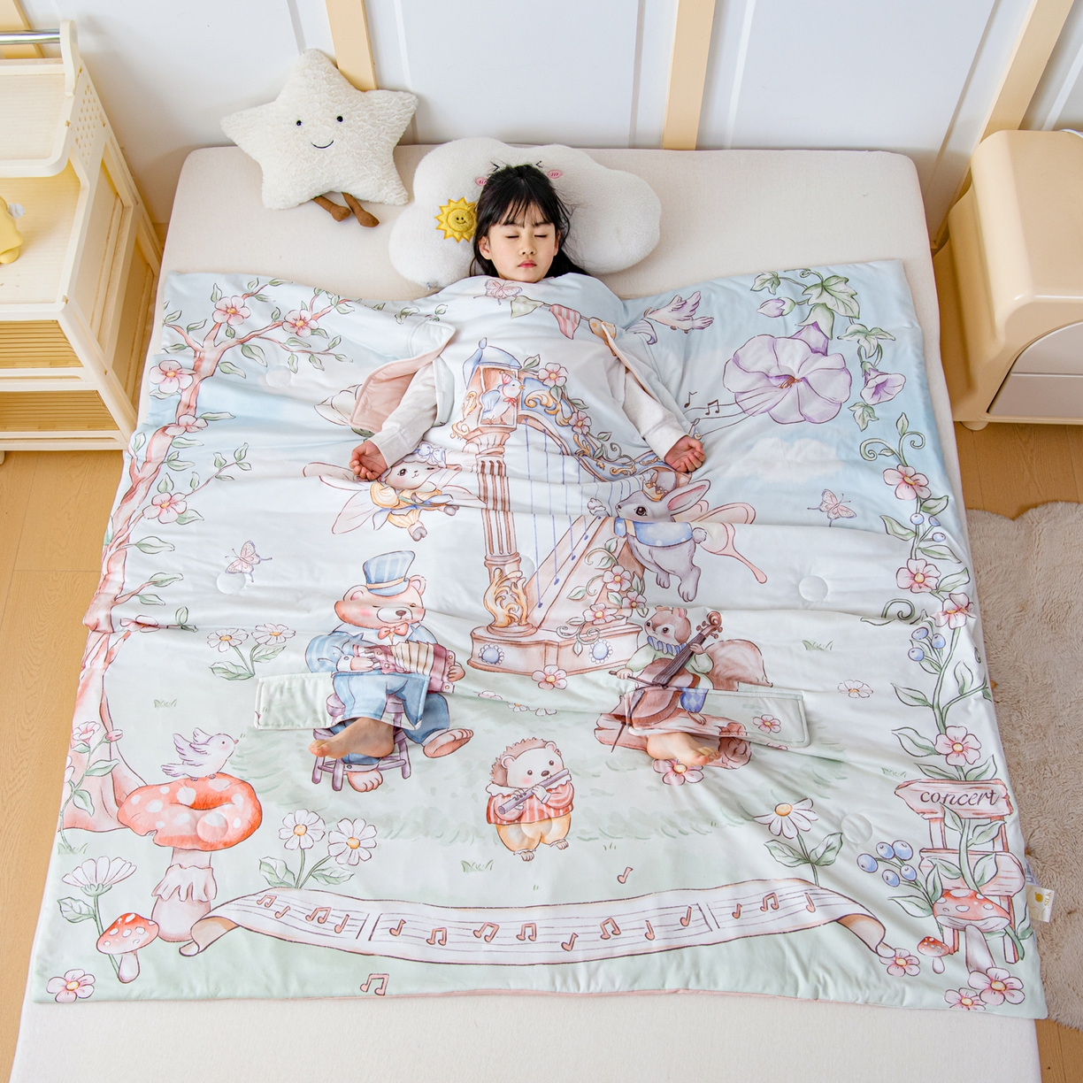 91家纺网 家纺一手货源 找家纺 吉咪兔家纺 2026新款桑蚕丝护肚防踢睡袋多功能盖毯宝宝夏被拥抱被儿童夏被儿童防踢被 森林音乐