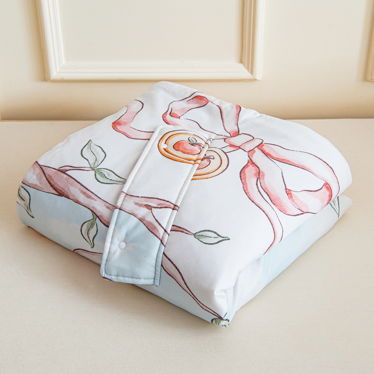 91家纺网 家纺一手货源 找家纺 吉咪兔家纺 2026新款桑蚕丝护肚防踢睡袋多功能盖毯宝宝夏被拥抱被儿童夏被儿童防踢被 丰收果园