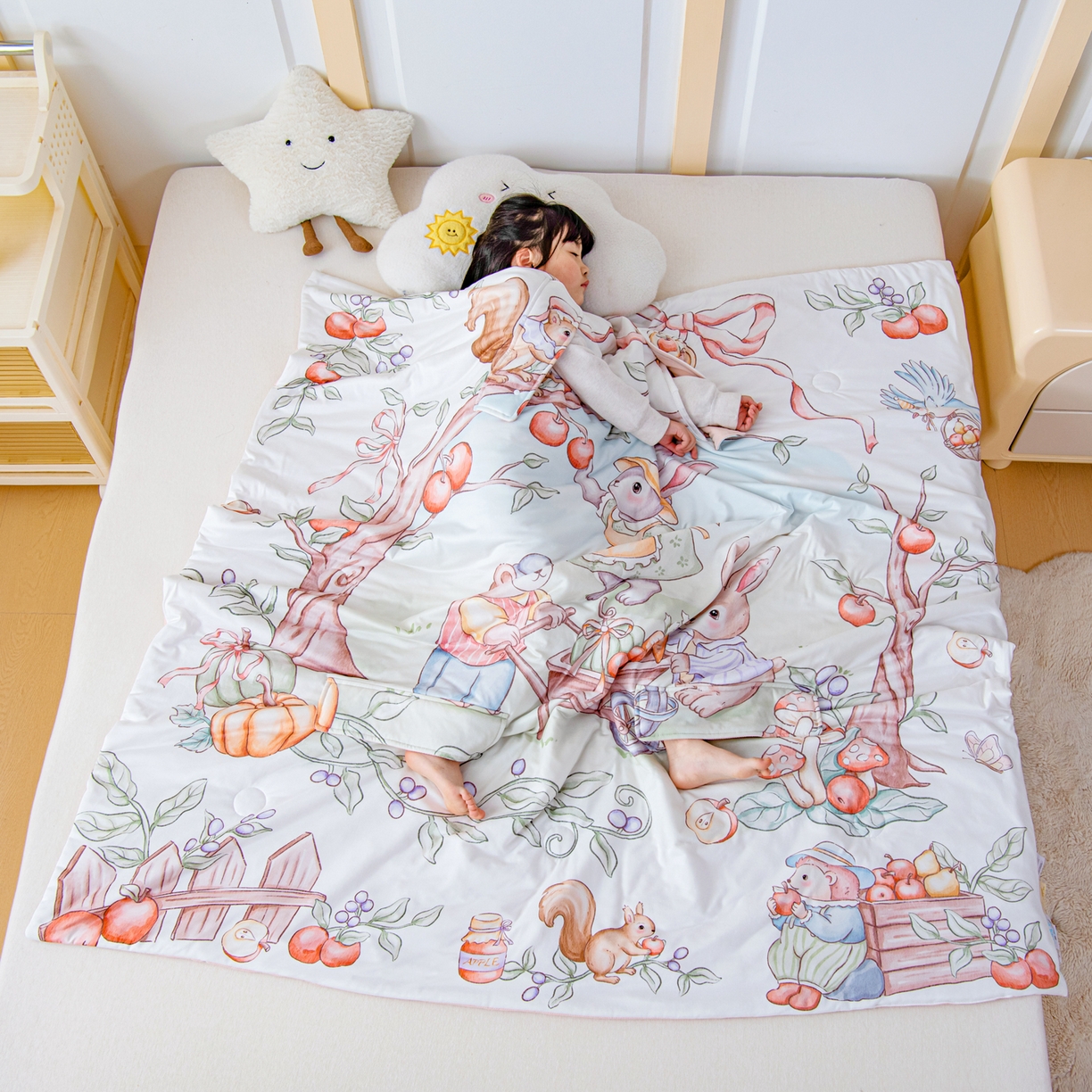 91家纺网 家纺一手货源 找家纺 吉咪兔家纺 2026新款桑蚕丝护肚防踢睡袋多功能盖毯宝宝夏被拥抱被儿童夏被儿童防踢被 丰收果园