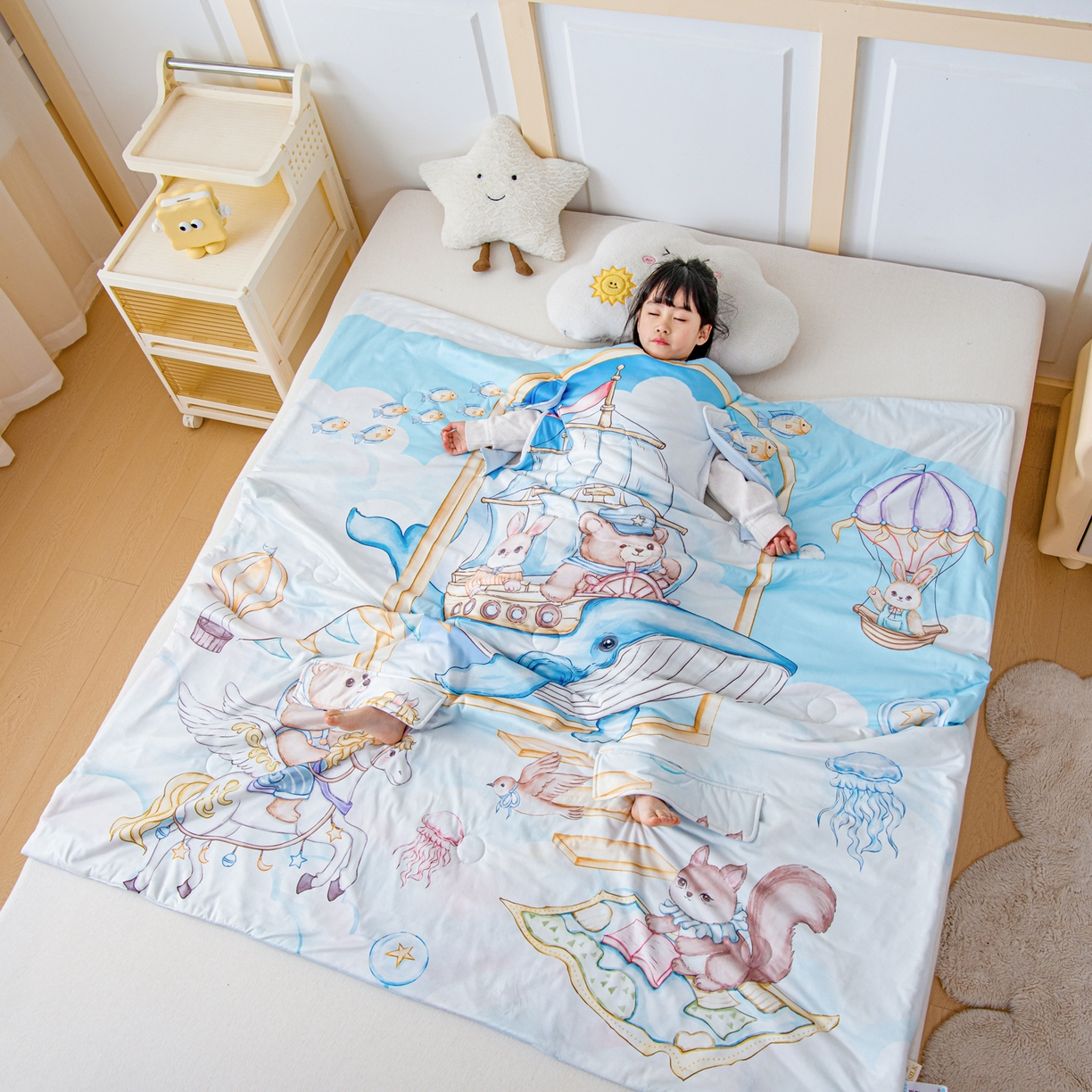 91家纺网 家纺一手货源 找家纺 吉咪兔家纺 2026新款桑蚕丝护肚防踢睡袋多功能盖毯宝宝夏被拥抱被儿童夏被儿童防踢被 鲸鱼飞船