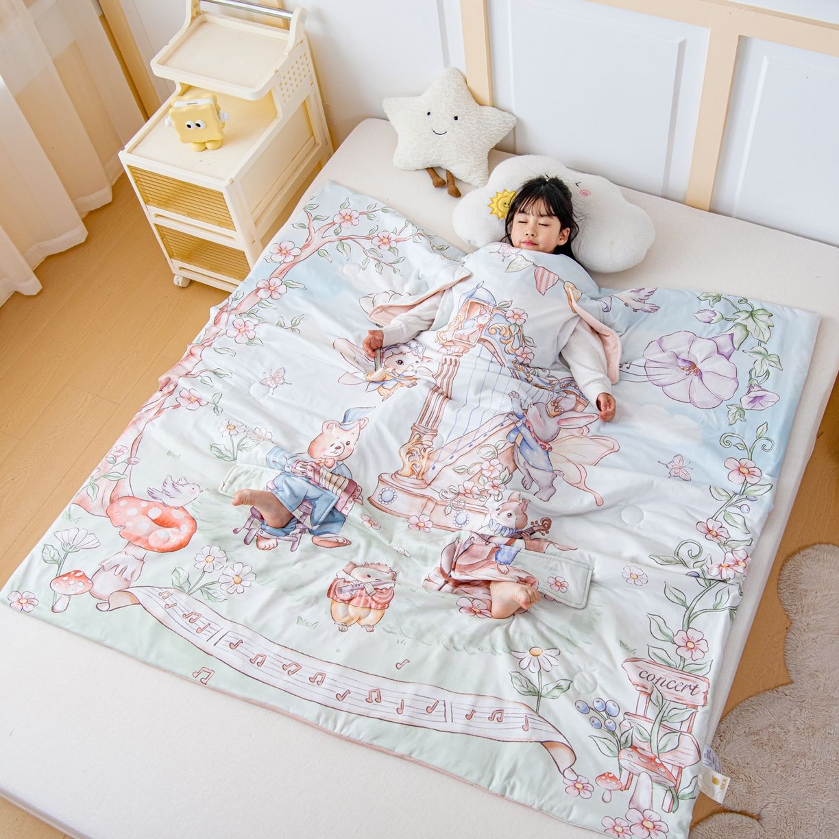 91家纺网 家纺一手货源 找家纺 吉咪兔家纺 2026新款桑蚕丝护肚防踢睡袋多功能盖毯宝宝夏被拥抱被儿童夏被儿童防踢被 森林音乐