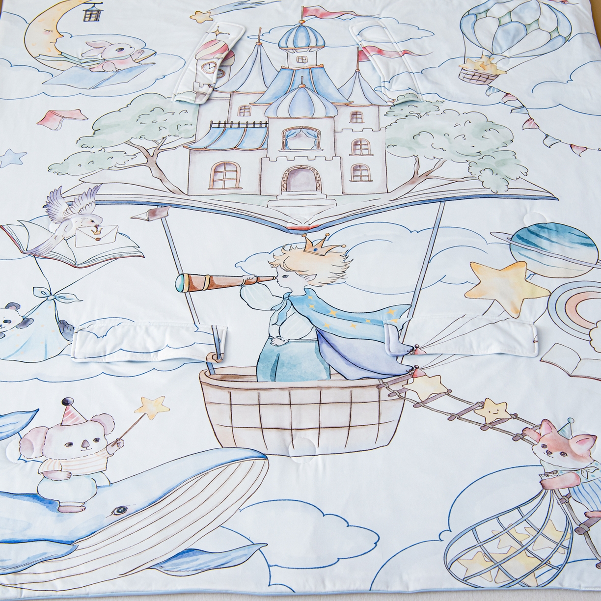 91家纺网 家纺一手货源 找家纺 吉咪兔家纺 2026新款桑蚕丝护肚防踢睡袋多功能盖毯宝宝夏被拥抱被儿童夏被儿童防踢被 小王子