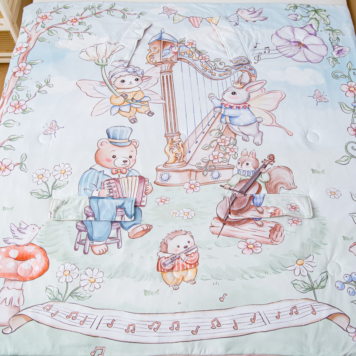 91家纺网 家纺一手货源 找家纺 吉咪兔家纺 2026新款桑蚕丝护肚防踢睡袋多功能盖毯宝宝夏被拥抱被儿童夏被儿童防踢被 森林音乐