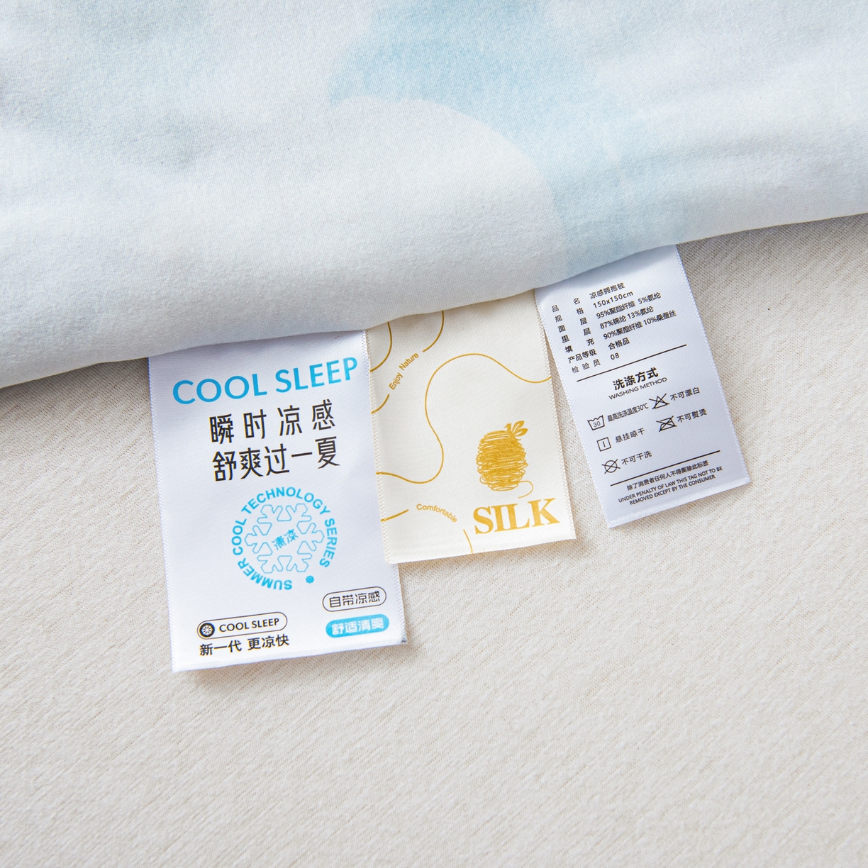 91家纺网 家纺一手货源 找家纺 吉咪兔家纺 2026新款桑蚕丝护肚防踢睡袋多功能盖毯宝宝夏被拥抱被儿童夏被儿童防踢被 鲸鱼飞船