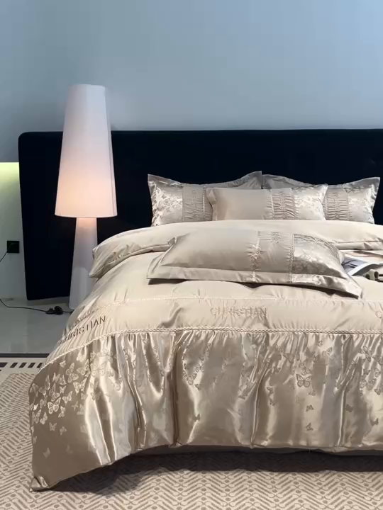 91家纺网 家纺一手货源 找家纺 金牛座家纺 2026新款亮丝细斜纹贡缎提花重工刺绣四件套床盖四件套-醉蝶 醉蝶-香槟