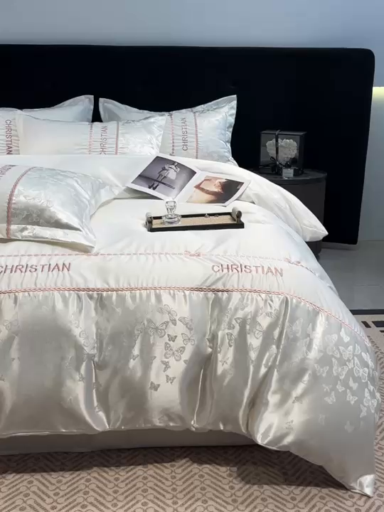 91家纺网 家纺一手货源 找家纺 金牛座家纺 2026新款亮丝细斜纹贡缎提花重工刺绣四件套床盖四件套-醉蝶 醉蝶-奶白