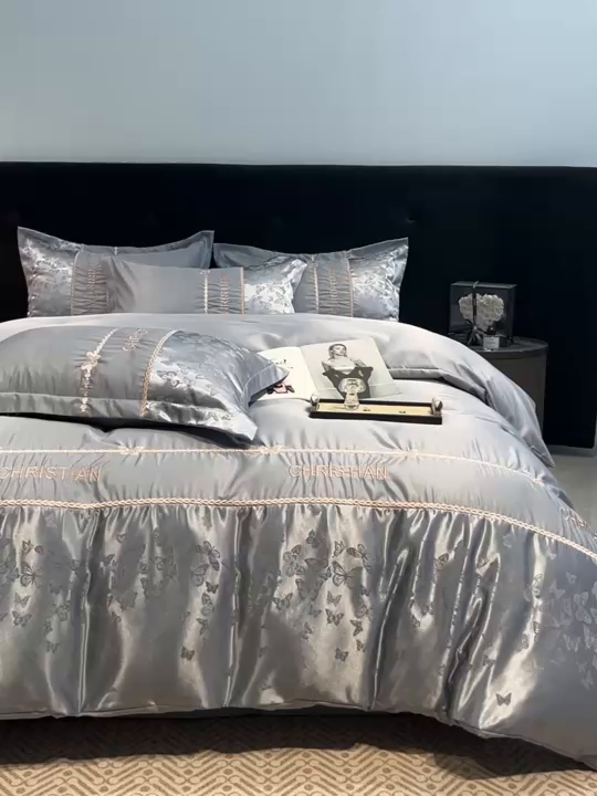 91家纺网 家纺一手货源 找家纺 金牛座家纺 2026新款亮丝细斜纹贡缎提花重工刺绣四件套床盖四件套-醉蝶 醉蝶-高级灰