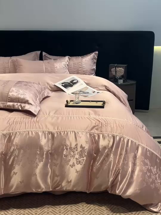 91家纺网 家纺一手货源 找家纺 金牛座家纺 2026新款亮丝细斜纹贡缎提花重工刺绣四件套床盖四件套-醉蝶 醉蝶-浅豆沙