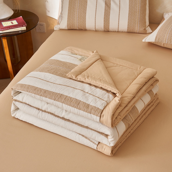 91家纺网 家纺一手货源 找家纺 简如 2026新款里外全棉色织提花新疆棉花夏凉被四件套详-简条系列 千鸟格-米驼