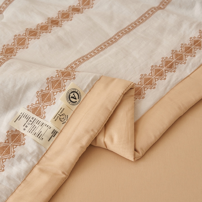 91家纺网 家纺一手货源 找家纺 简如 2026新款里外全棉色织提花新疆棉花夏凉被四件套详-简条系列 简条-米驼