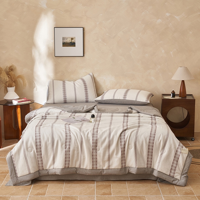 91家纺网 家纺一手货源 找家纺 简如 2026新款里外全棉色织提花新疆棉花夏凉被四件套详-简条系列 简条-灰