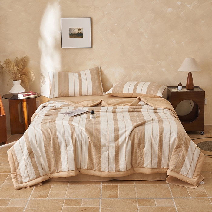 91家纺网 家纺一手货源 找家纺 简如 2026新款里外全棉色织提花新疆棉花夏凉被四件套详-简条系列 千鸟格-米驼