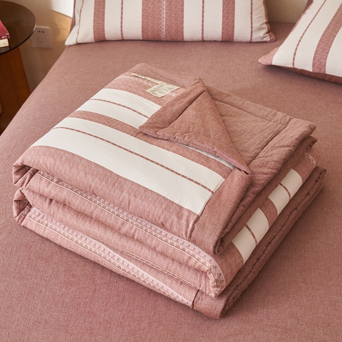 91家纺网 家纺一手货源 找家纺 简如 2026新款里外全棉色织提花新疆棉花夏凉被四件套详-简条系列 千鸟格-酒红