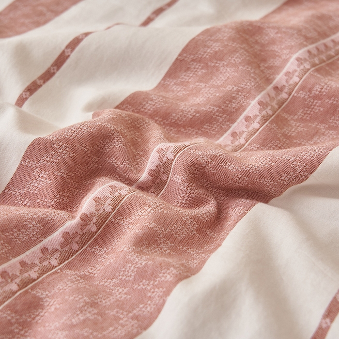 91家纺网 家纺一手货源 找家纺 简如 2026新款里外全棉色织提花新疆棉花夏凉被四件套详-简条系列 千鸟格-酒红