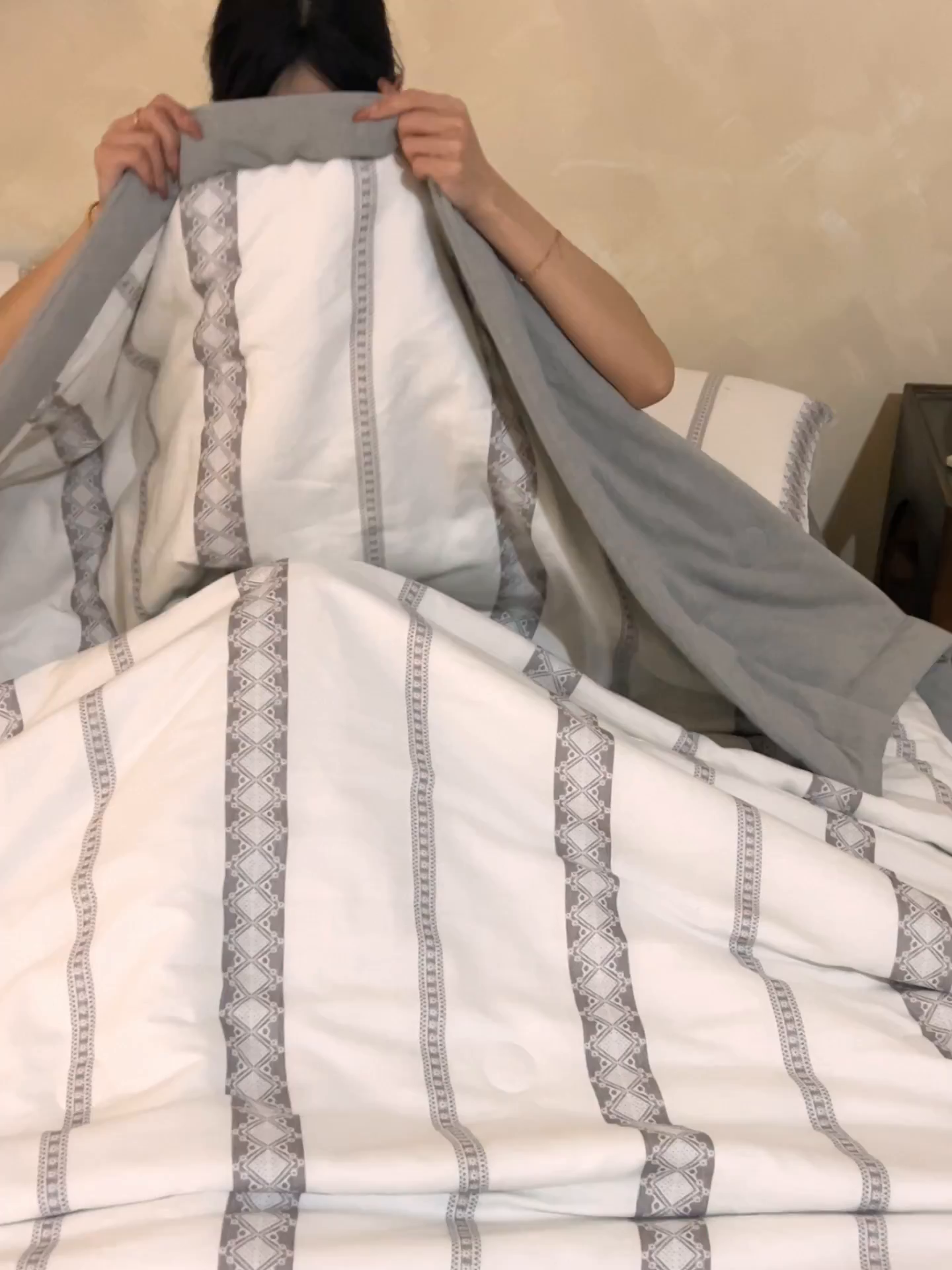 91家纺网 家纺一手货源 找家纺 简如 2026新款里外全棉色织提花新疆棉花夏凉被四件套详-简条系列 简条-灰