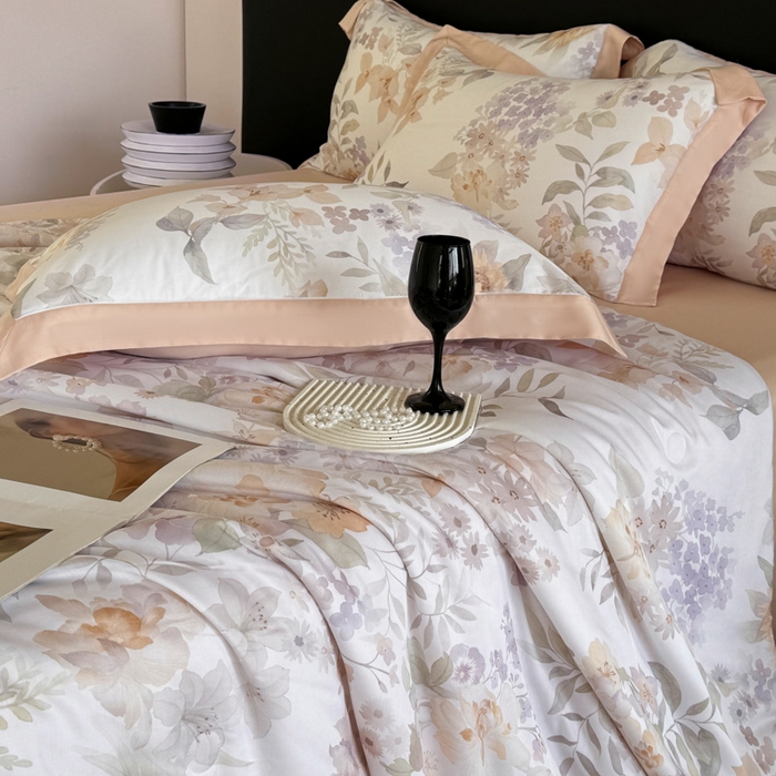 91家纺网 家纺一手货源 找家纺 梵克保罗 2026春夏新款莱赛尔天丝夏被嵌绳款数码印花单夏被夏被四件套夏凉被单枕套 雾粉花信