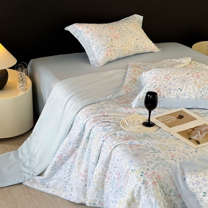 91家纺网 家纺一手货源 找家纺 梵克保罗 2026春夏新款莱赛尔天丝夏被嵌绳款数码印花单夏被夏被四件套夏凉被单枕套 星丛