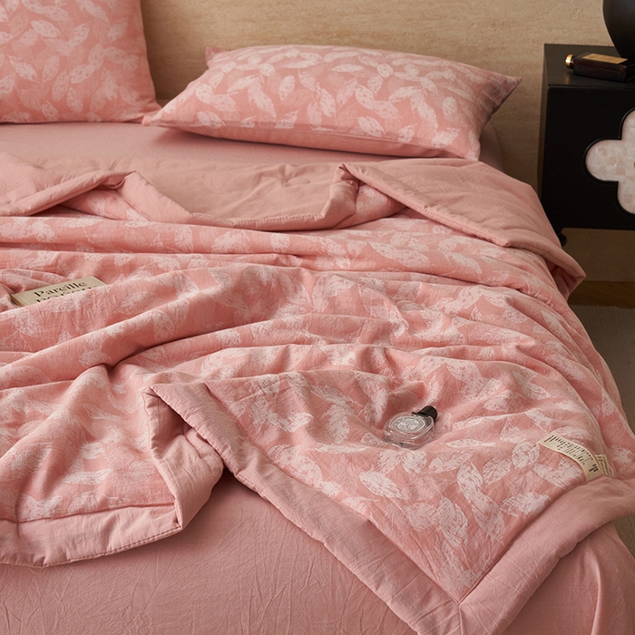 91家纺网 家纺一手货源 找家纺 简如 2026新款全棉60提花里外纯棉棉花夏凉被四件套 层林尽染-粉