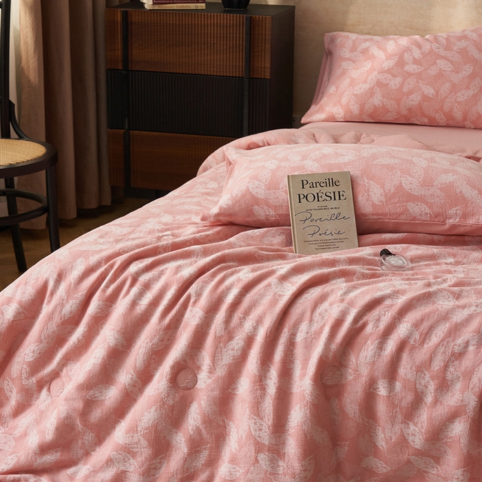 91家纺网 家纺一手货源 找家纺 简如 2026新款全棉60提花里外纯棉棉花夏凉被四件套 层林尽染-粉