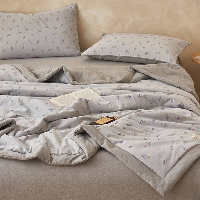 91家纺网 家纺一手货源 找家纺 简如 2026新款全棉60提花里外纯棉棉花夏凉被四件套 芬芳-蓝灰