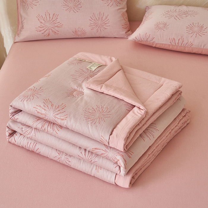 91家纺网 家纺一手货源 找家纺 简如 2026新款全棉60提花里外纯棉棉花夏凉被四件套 烟花-粉