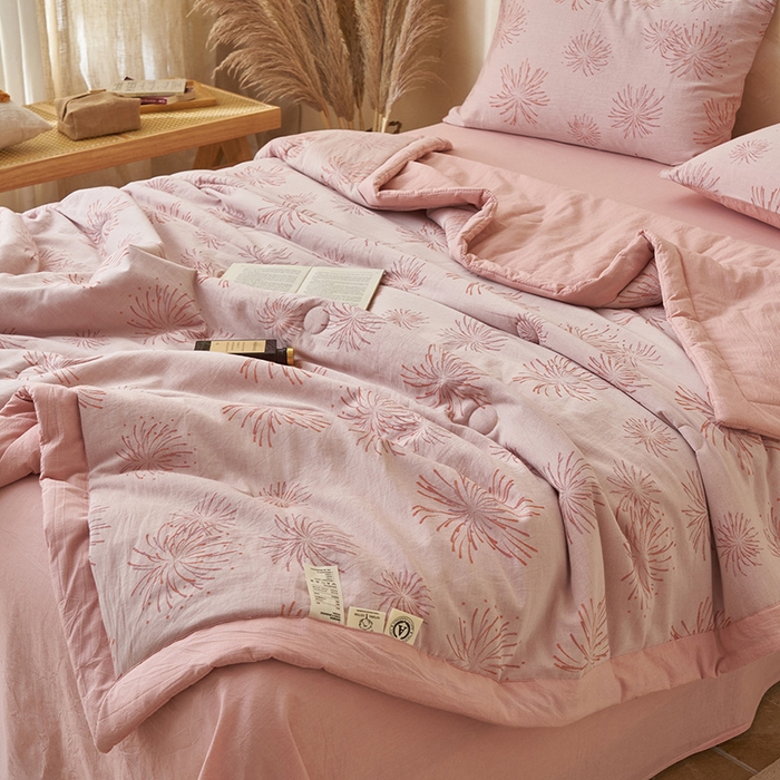 91家纺网 家纺一手货源 找家纺 简如 2026新款全棉60提花里外纯棉棉花夏凉被四件套 烟花-粉