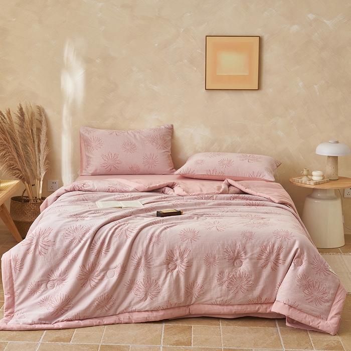 91家纺网 家纺一手货源 找家纺 简如 2026新款全棉60提花里外纯棉棉花夏凉被四件套 烟花-粉