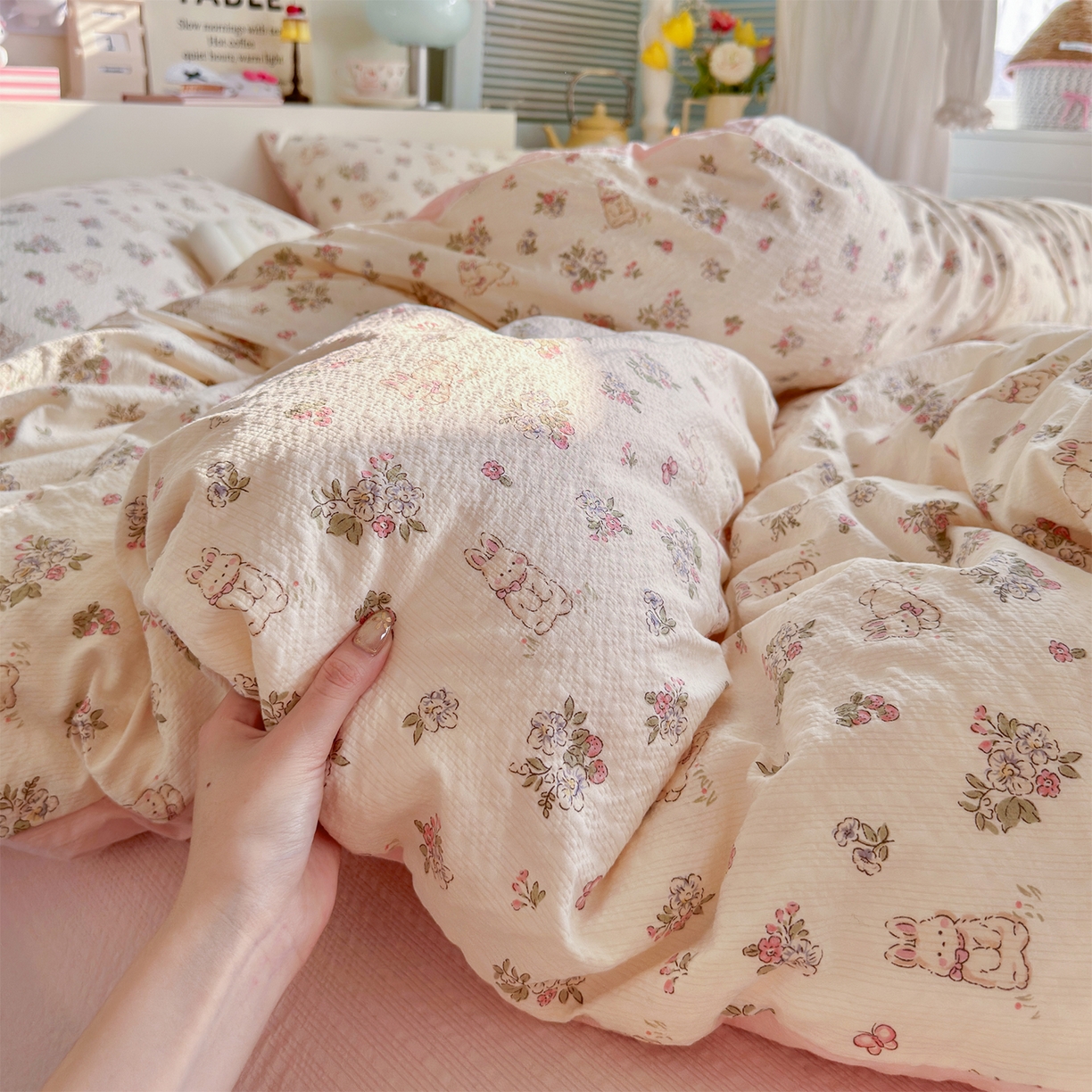91家纺网 家纺一手货源 找家纺 铺尚美家纺 2026新款小清新110g高品质直播热卖款A类泡芙棉双层纱四件套 花与兔
