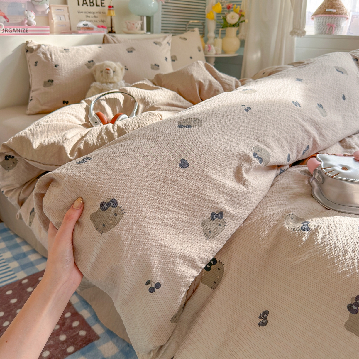 91家纺网 家纺一手货源 找家纺 铺尚美家纺 2026新款小清新110g高品质直播热卖款A类泡芙棉双层纱四件套 咖色凯蒂