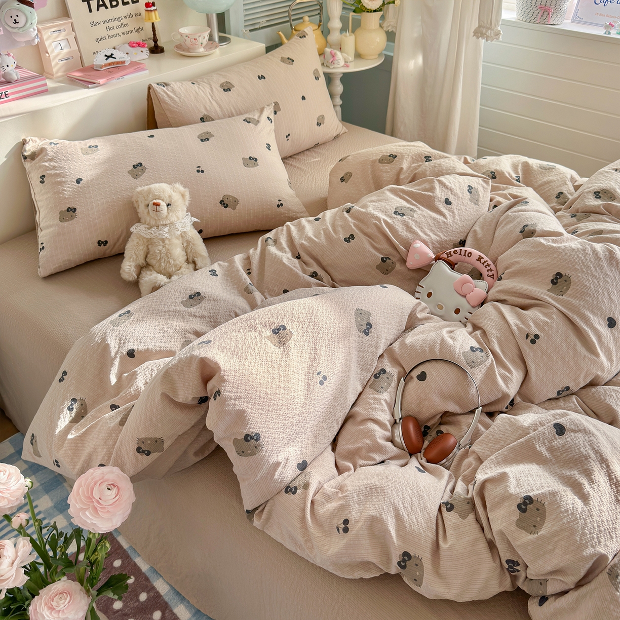 91家纺网 家纺一手货源 找家纺 铺尚美家纺 2026新款小清新110g高品质直播热卖款A类泡芙棉双层纱四件套 咖色凯蒂