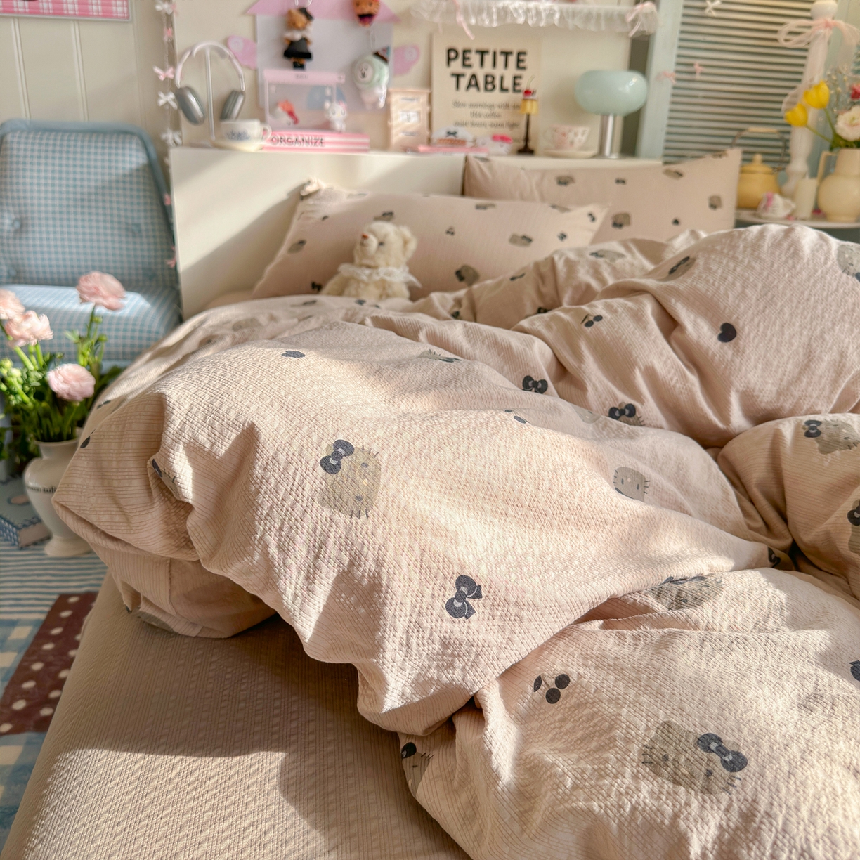 91家纺网 家纺一手货源 找家纺 铺尚美家纺 2026新款小清新110g高品质直播热卖款A类泡芙棉双层纱四件套 咖色凯蒂