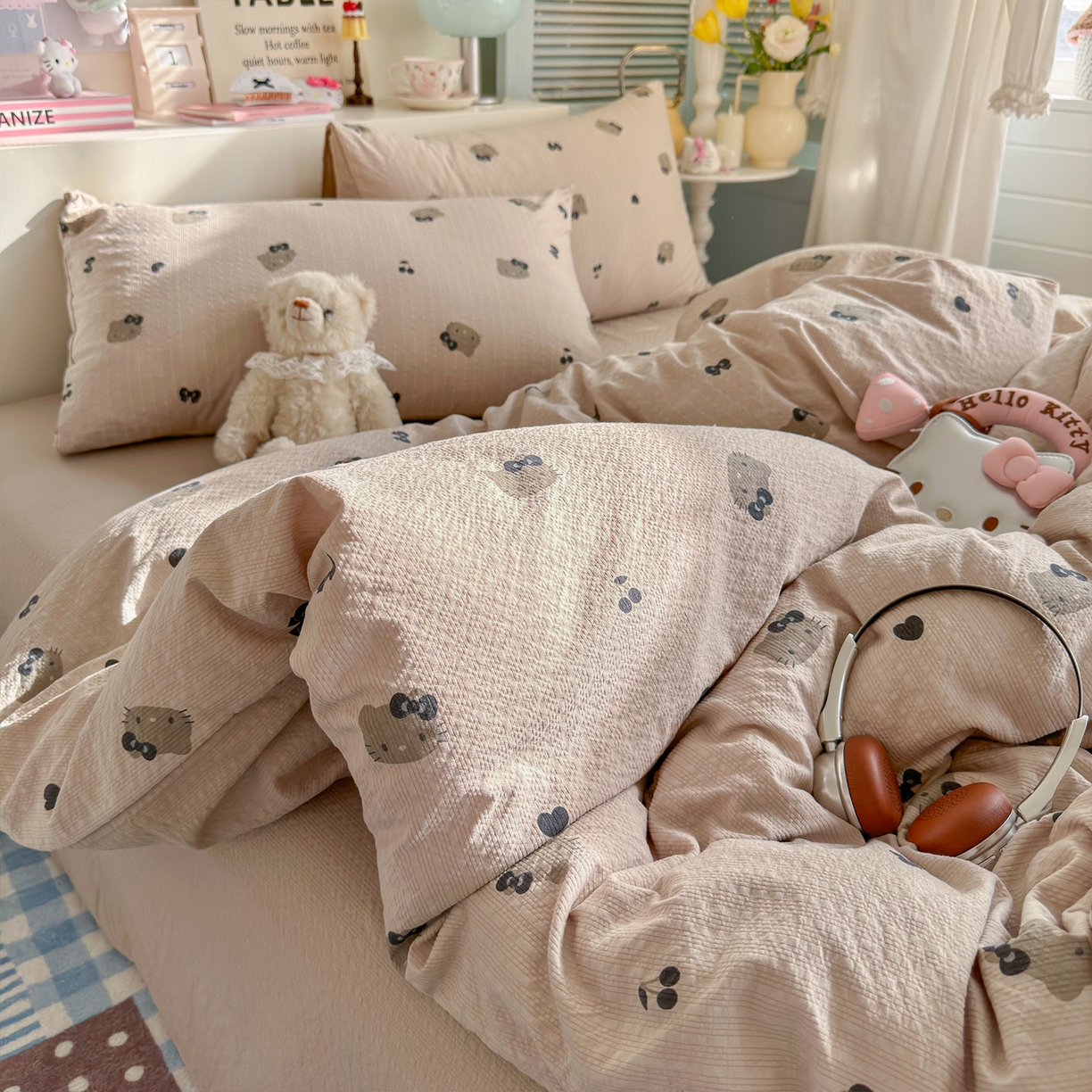 91家纺网 家纺一手货源 找家纺 铺尚美家纺 2026新款小清新110g高品质直播热卖款A类泡芙棉双层纱四件套 咖色凯蒂