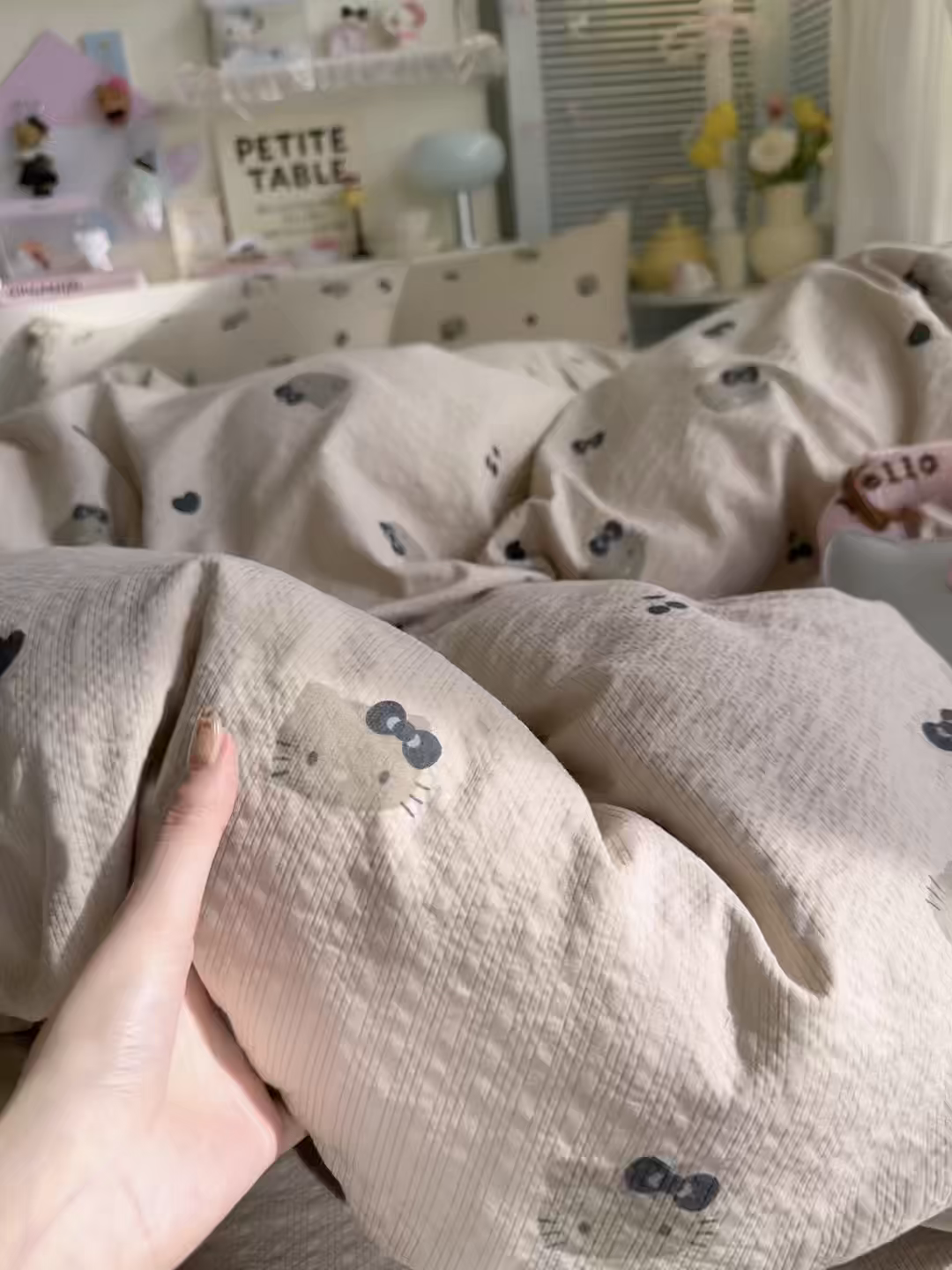 91家纺网 家纺一手货源 找家纺 铺尚美家纺 2026新款小清新110g高品质直播热卖款A类泡芙棉双层纱四件套 咖色凯蒂
