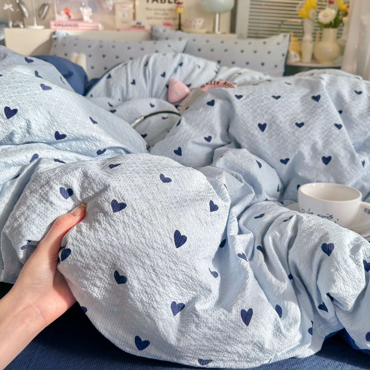 91家纺网 家纺一手货源 找家纺 铺尚美家纺 2026新款小清新110g高品质直播热卖款A类泡芙棉双层纱四件套 蓝调心心