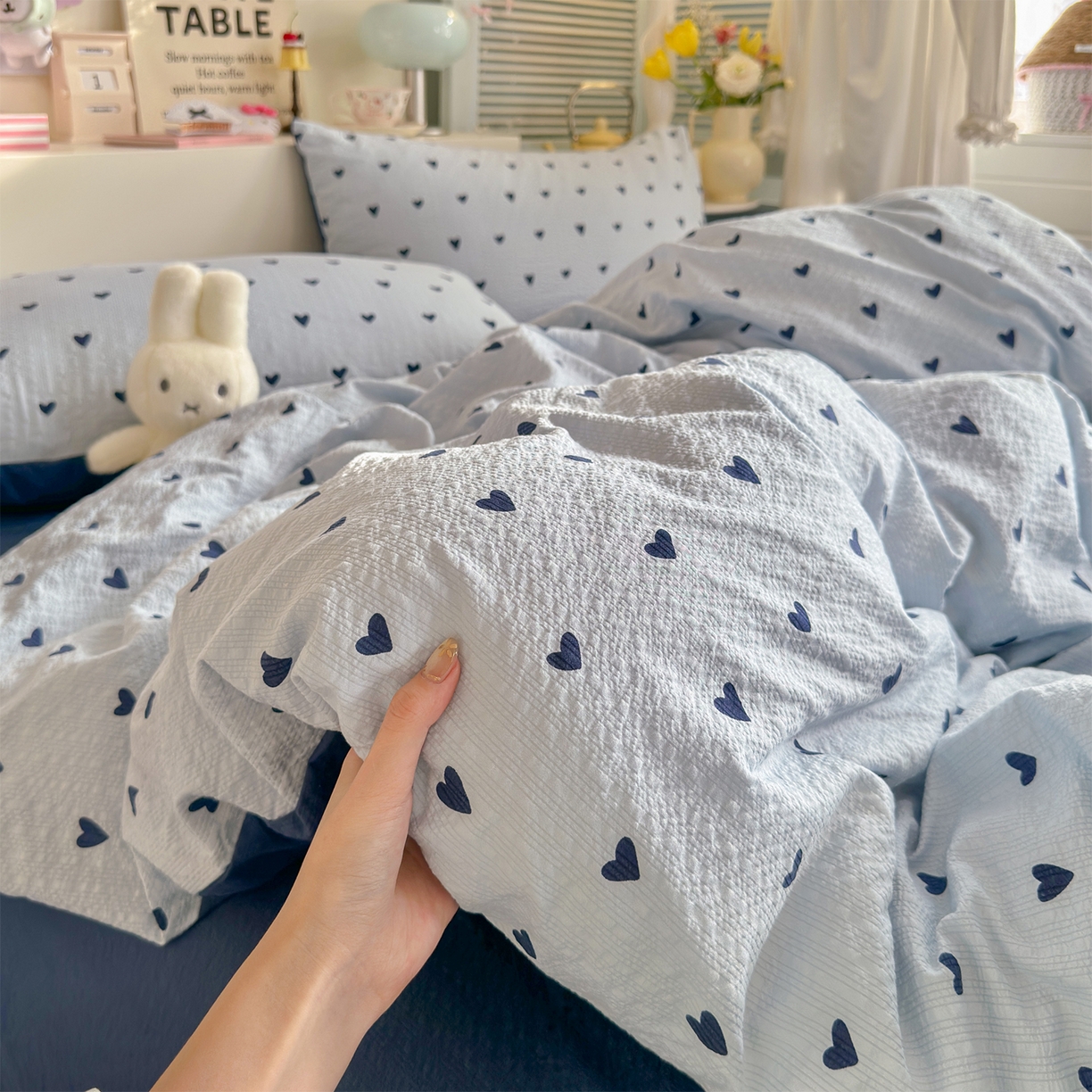 91家纺网 家纺一手货源 找家纺 铺尚美家纺 2026新款小清新110g高品质直播热卖款A类泡芙棉双层纱四件套 蓝调心心