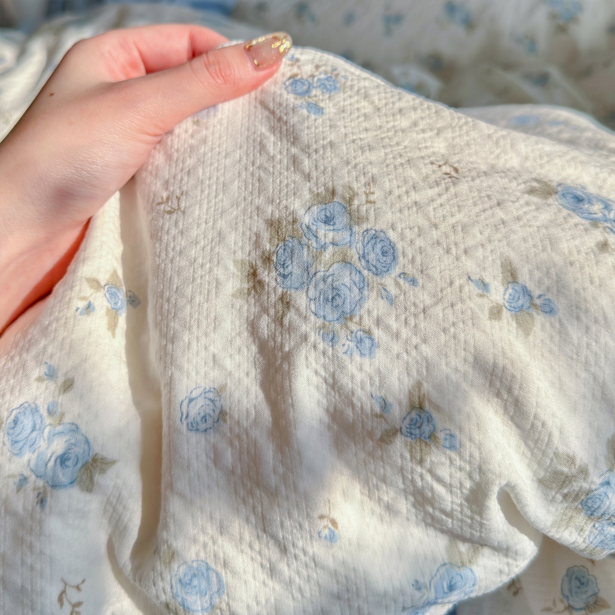 91家纺网 家纺一手货源 找家纺 铺尚美家纺 2026新款小清新110g高品质直播热卖款A类泡芙棉双层纱四件套 蓝萱